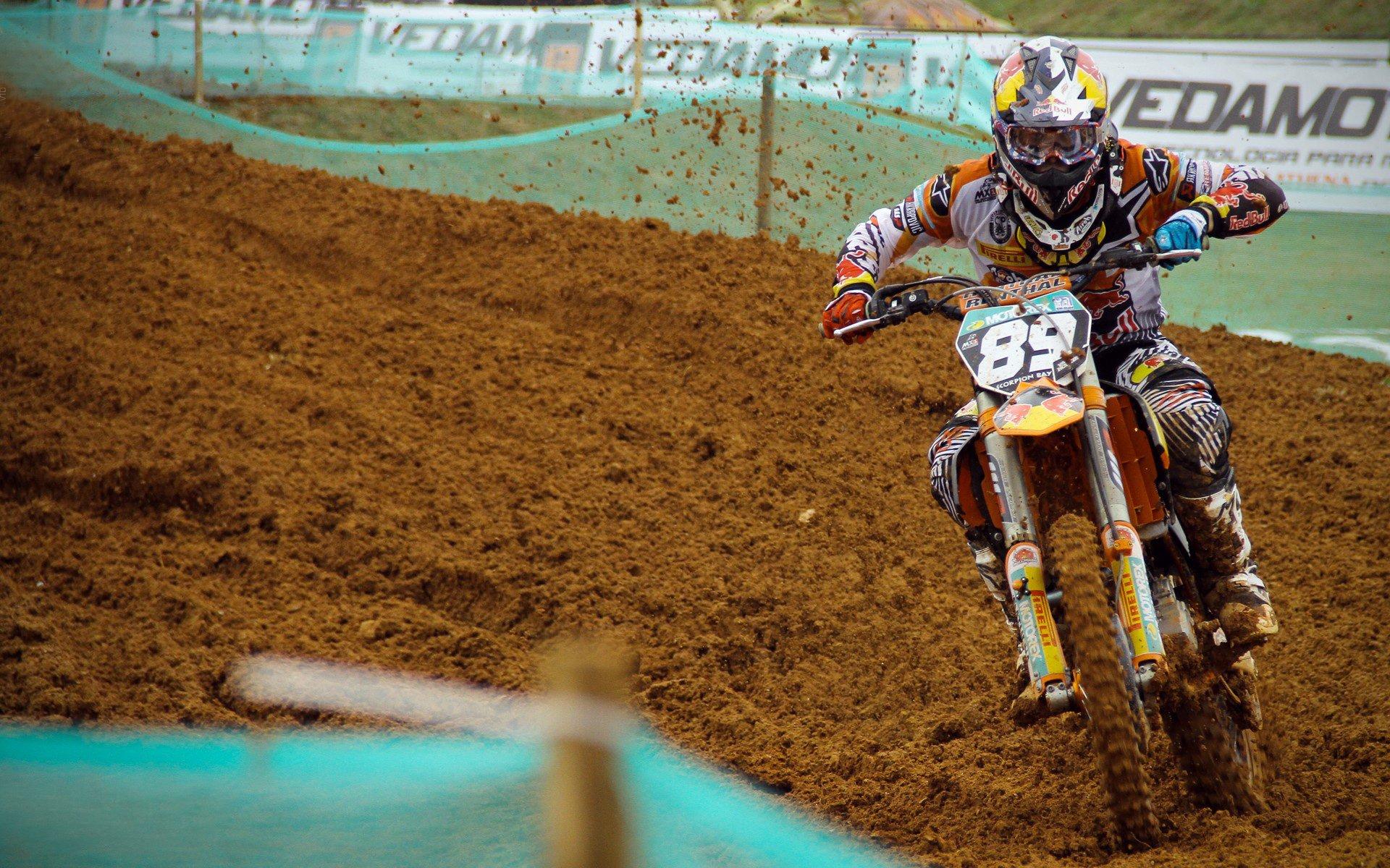 yy易游体育官网|NBA季后赛激战正酣 东西部豪强争夺总决赛门票