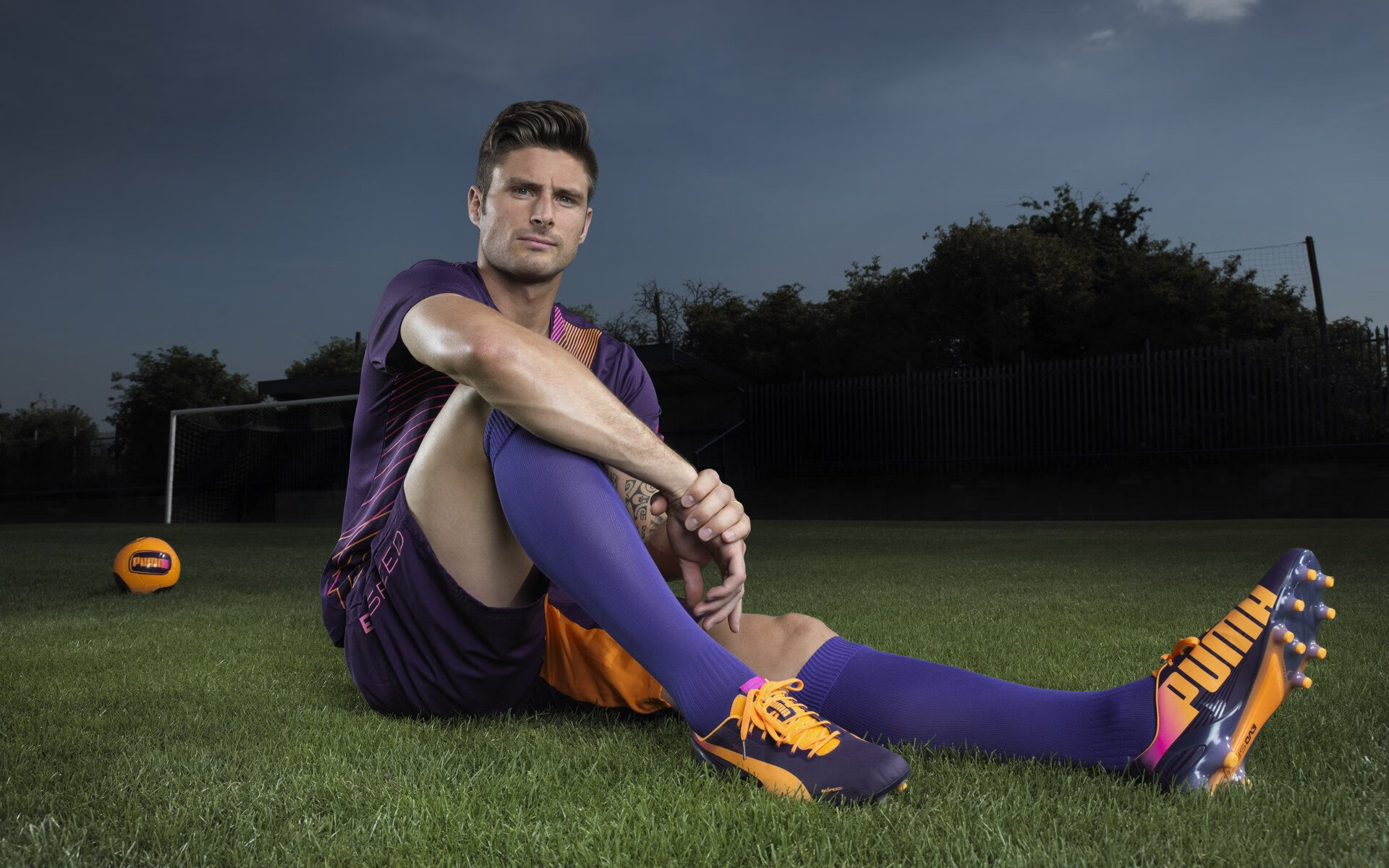 天才新星上演帽子戏法，助球队逆转夺冠！【yy易游体育】